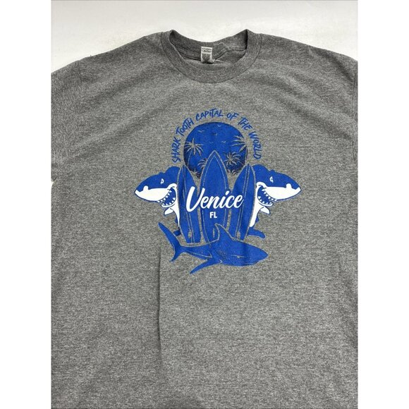 Gildan Mens L Gray Venice FL Shark Graphic Short Sleeve Crew Neck T Shirt - Picture 2 of 5